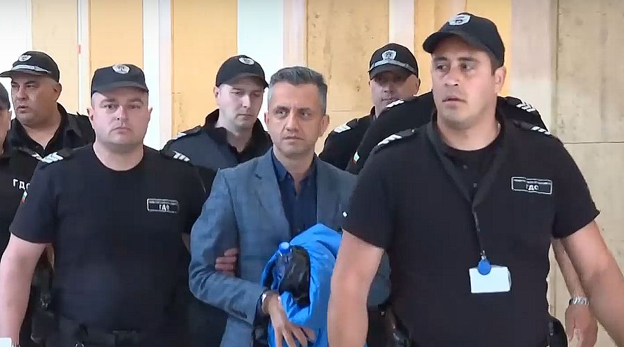 Удължиха мярката за задържане на директора на "Митници" - Пловдив до 72 часа